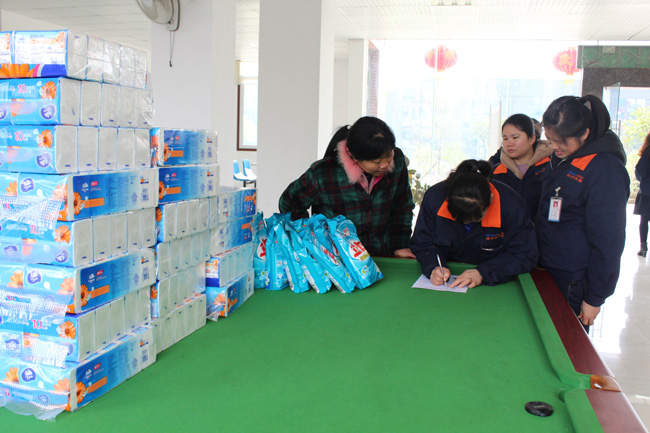 “三八”女神节礼物发放